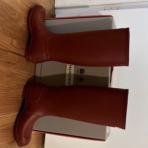 Hunter boots NWT - tall military red size 8